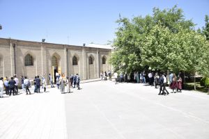 گزارش تصویری دومین رویداد صبح خلاق تهران با سخنرانی استاد محمدرضا عبدالملکیان در مجموعه باغ موزه قصر و در تالار فرخی یزدی برگزار شد
