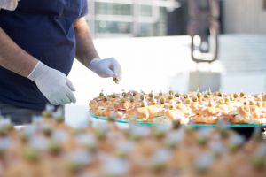 گزارش تصویری دومین رویداد صبح خلاق تهران با سخنرانی استاد محمدرضا عبدالملکیان در مجموعه باغ موزه قصر و در تالار فرخی یزدی برگزار شد